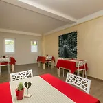 Red Lion 2* Местре