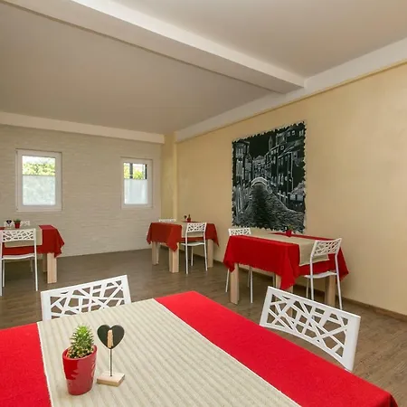 Red Lion 2* メストレ