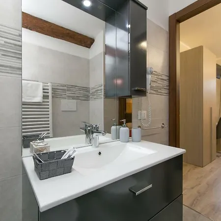 Red Lion ゲストハウス 2*