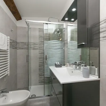 ゲストハウス Red Lion 2*