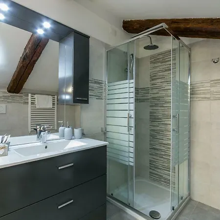 ゲストハウス Red Lion 2*