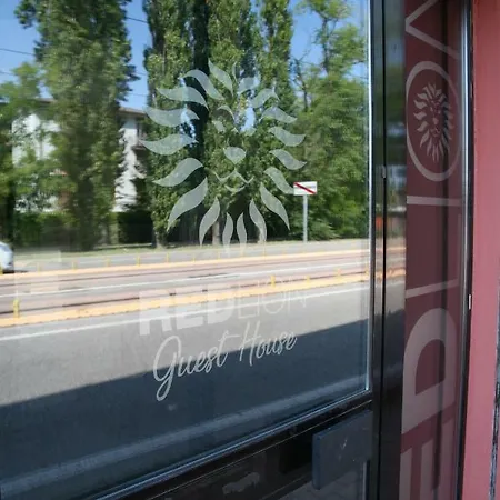 Red Lion 2* メストレ