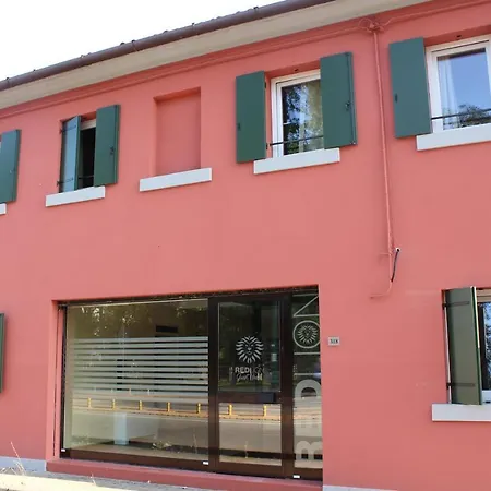 Red Lion ゲストハウス