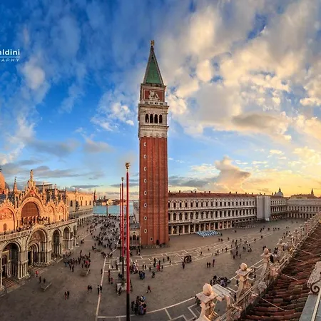 ゲストハウス Red Lion